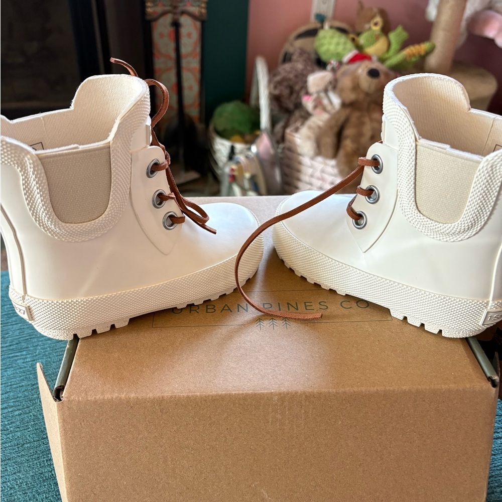 Kids Cream Chelsea Rain Boot - Picture 4 of 11
